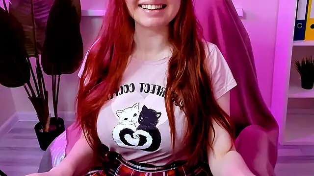 Snapshot of CarolGiggly chatting on February 7, 8:51 am CarolGiggly online show from February 7, 8:51 am