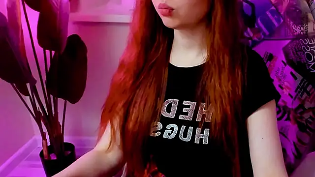 Snapshot of CarolGiggly chatting on February 26, 7:40 am CarolGiggly online show from February 26, 7:40 am