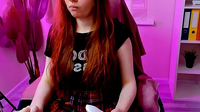 Snapshot of CarolGiggly chatting on March 5, 1:18 pm CarolGiggly online show from March 5, 1:18 pm