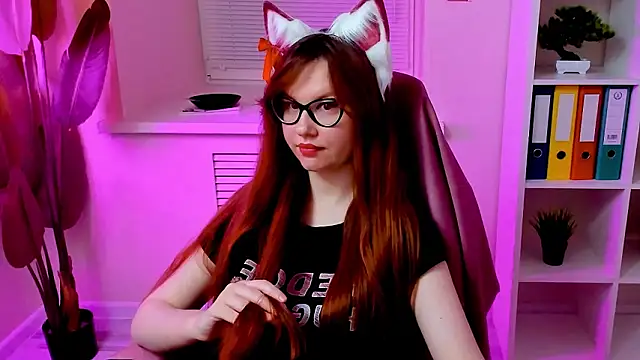 Snapshot of CarolGiggly chatting on March 6, 1:46 am CarolGiggly online show from March 6, 1:46 am