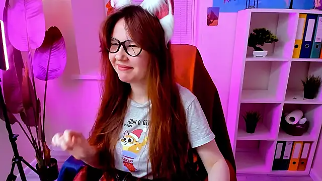 Snapshot of CarolGiggly chatting on March 21, 1:21 am CarolGiggly online show from March 21, 1:21 am