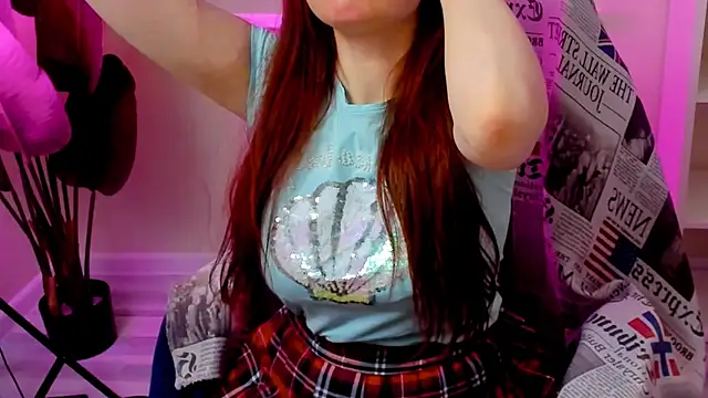 Snapshot of CarolGiggly chatting on May 9, 12:38 am CarolGiggly online show from May 9, 12:38 am