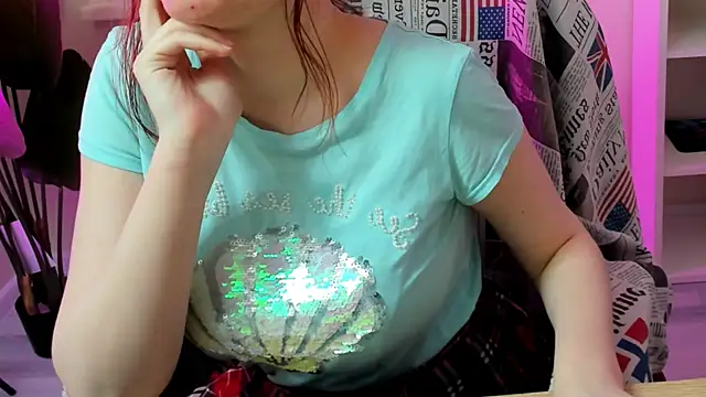 Snapshot of CarolGiggly chatting on May 13, 9:06 am CarolGiggly online show from May 13, 9:06 am
