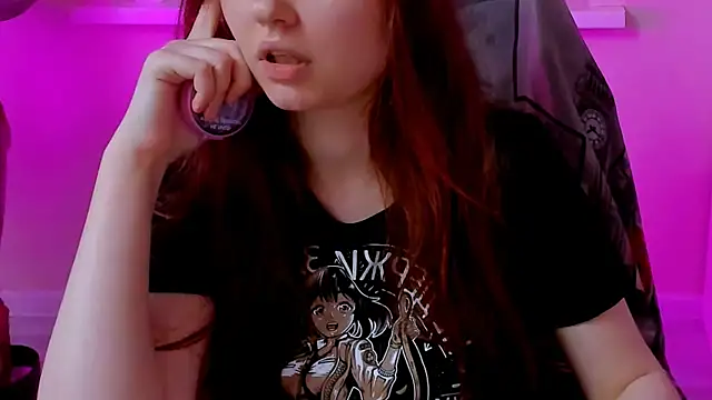 Snapshot of CarolGiggly chatting on June 28, 11:44 pm CarolGiggly online show from June 28, 11:44 pm