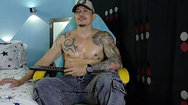 Snapshot of Alex_motta chatting on July 12, 3:30 am Alex motta online show from July 12, 3:30 am