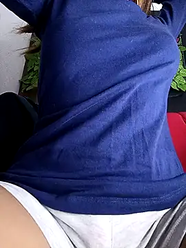 lianisrose online show from December 18, 1:00 am