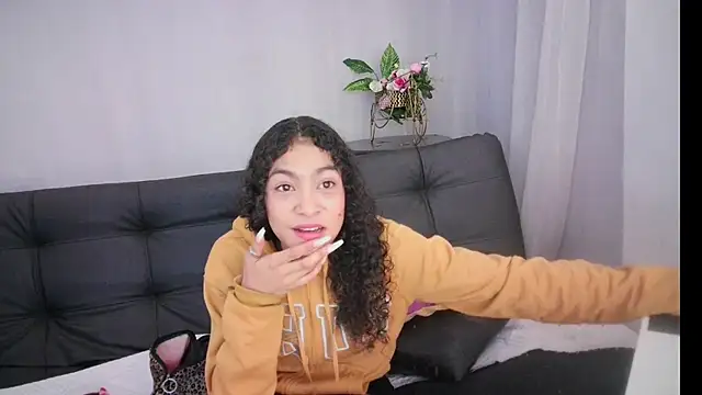 Snapshot of Aurora_ath chatting on January 11, 5:10 am Aurora ath online show from January 11, 5:10 am