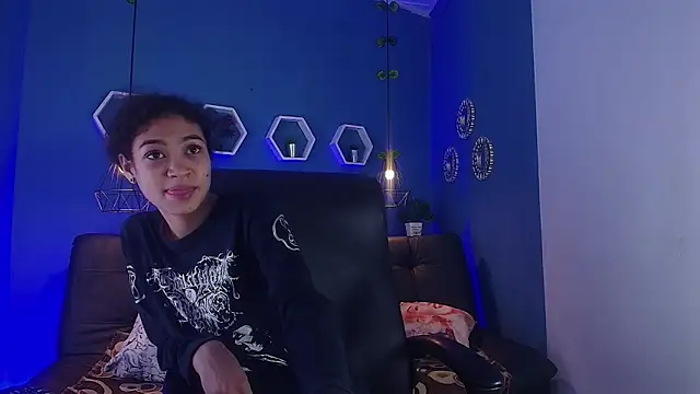 Snapshot of Aurora_ath chatting on February 2, 2:32 am Aurora ath online show from February 2, 2:32 am