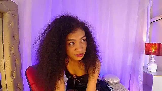 Snapshot of Aurora_ath chatting on February 3, 6:51 am Aurora ath online show from February 3, 6:51 am