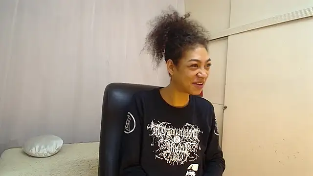 Snapshot of Aurora_ath chatting on February 4, 8:42 am Aurora ath online show from February 4, 8:42 am