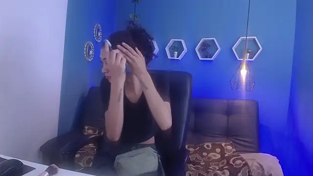 Snapshot of Aurora_ath chatting on April 11, 9:02 am Aurora ath online show from April 11, 9:02 am