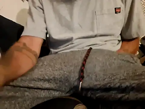 Snapshot of Cantufamily1979 chatting on November 23, 12:16 pm Cantufamily1979 online show from November 23, 12:16 pm