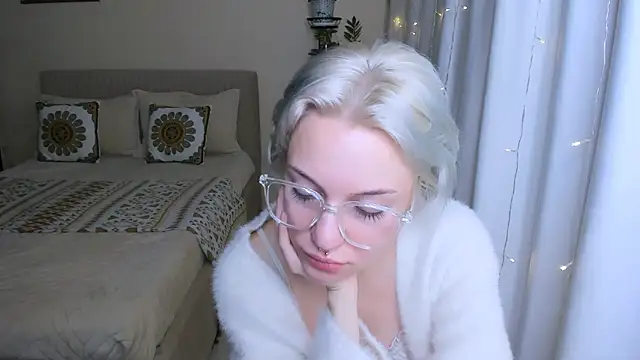 VelvetVixen155 online show from February 9, 3:32 am