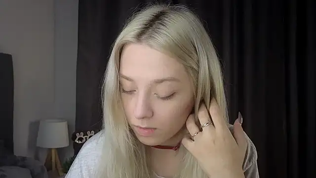 Snapshot of EngelFugler chatting on September 14, 11:31 am EngelFugler online show from September 14, 11:31 am