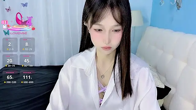 Snapshot of -Wendy__ chatting on April 3, 4:32 am -Wendy online show from April 3, 4:32 am