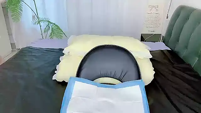 Snapshot of -Wendy__ chatting on June 25, 7:13 am -Wendy online show from June 25, 7:13 am