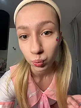 Lia  Love online show from December 1, 12:21 pm