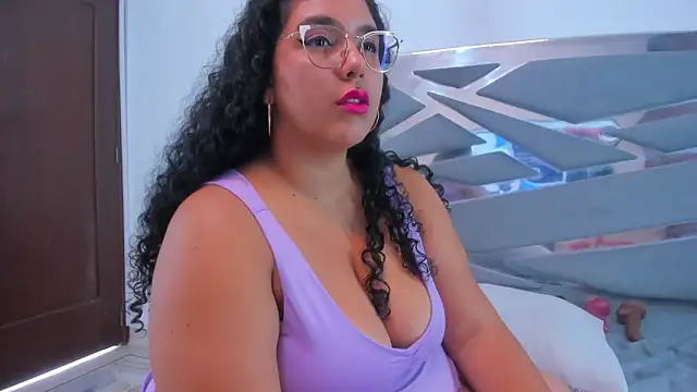 Tiffanymiller00 online show from December 9, 6:57 pm