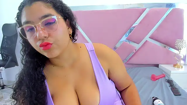 Tiffanymiller00 online show from December 26, 4:25 pm