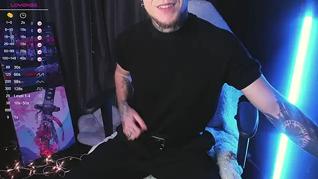 Snapshot of Badrabbitt_ chatting on December 17, 11:59 pm Badrabbitt online show from December 17, 11:59 pm