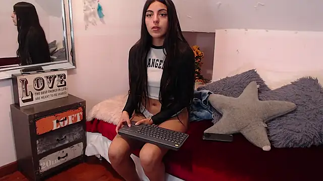 Snapshot of katia_bss chatting on March 7, 1:51 pm katia bss online show from March 7, 1:51 pm
