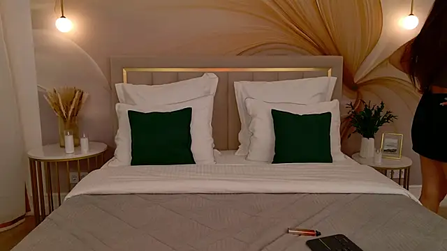 milaleoneli online show from March 15, 3:07 pm