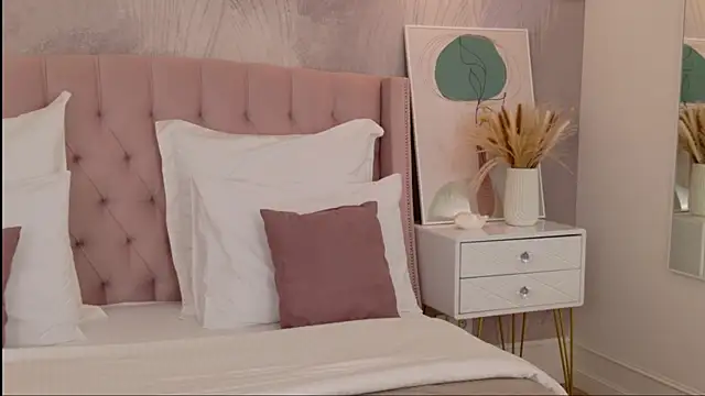 milaleoneli online show from June 20, 2:53 pm