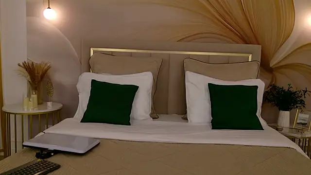 milaleoneli online show from July 25, 2:58 pm