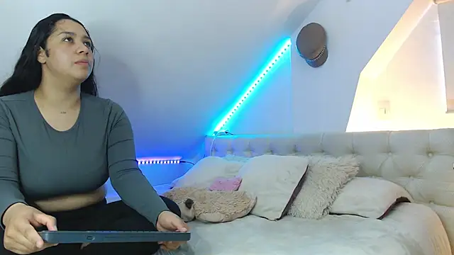 Snapshot of Scarlett_Jazmin chatting on October 18, 11:00 am Scarlett Jazmin online show from October 18, 11:00 am