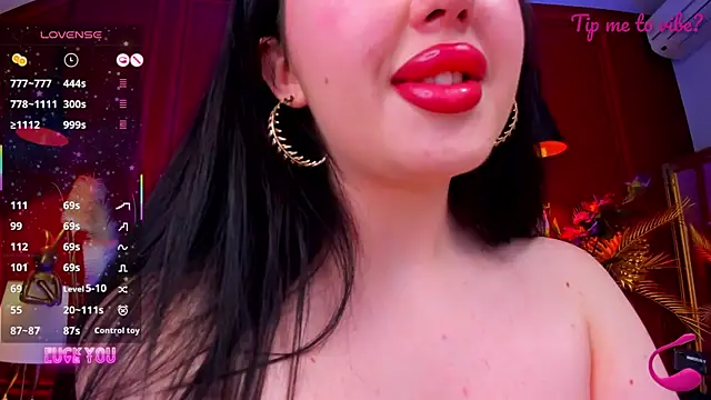 Snapshot of Mayzzie chatting on June 11, 12:32 am Mayzzie online show from June 11, 12:32 am