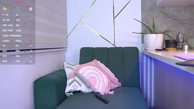 Snapshot of b3llaspringg chatting on June 11, 12:32 am b3llaspringg online show from June 11, 12:32 am