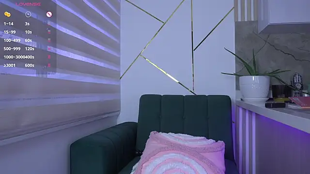 Snapshot of b3llaspringg chatting on June 14, 11:07 pm b3llaspringg online show from June 14, 11:07 pm