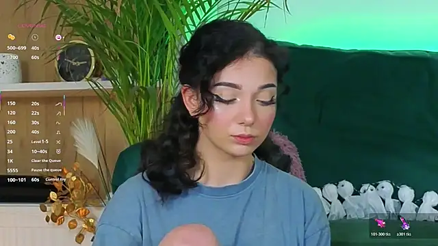 AveryWillow online show from November 10, 6:12 am