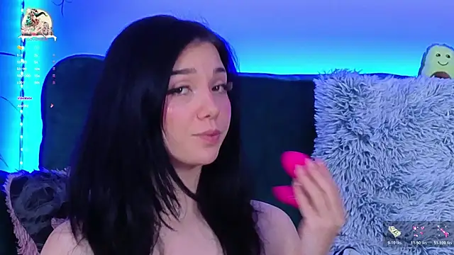 AveryWillow online show from January 6, 6:44 pm