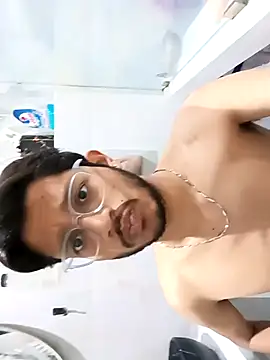 skinnyyyyyyyyy online show from February 14, 3:43 am