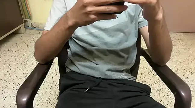 Snapshot of rahul_4u chatting on February 17, 6:26 pm rahul 4u online show from February 17, 6:26 pm