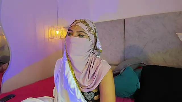 naomiii   online show from November 11, 11:43 am