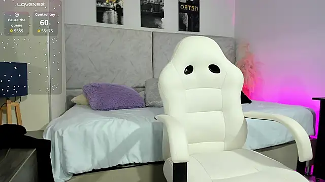 naomiii   online show from April 25, 11:57 am