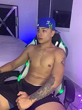 Snapshot of SantiagoReyesFtt chatting on December 6, 5:09 am SantiagoReyesFtt online show from December 6, 5:09 am