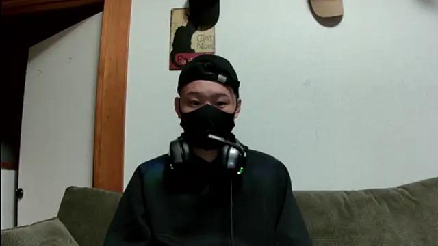 Snapshot of tuki_fu chatting on December 17, 11:49 am tuki fu online show from December 17, 11:49 am