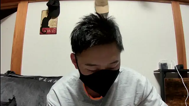 Snapshot of tuki_fu chatting on December 22, 12:49 pm tuki fu online show from December 22, 12:49 pm