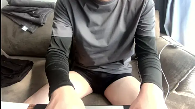 Snapshot of tuki_fu chatting on March 10, 4:17 am tuki fu online show from March 10, 4:17 am