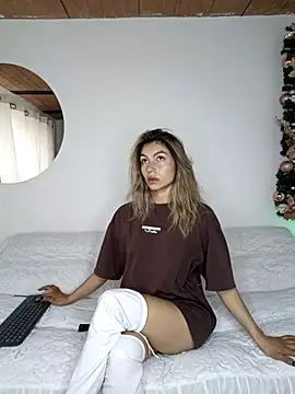 Snapshot of Karolgood3 chatting on December 4, 8:06 pm Karolgood3 online show from December 4, 8:06 pm