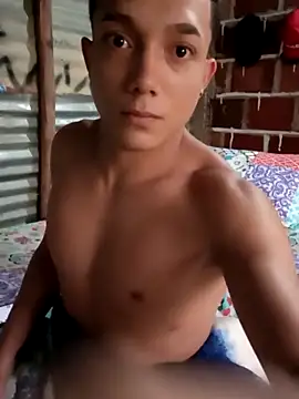 Snapshot of tayson_ chatting on February 13, 12:43 pm tayson online show from February 13, 12:43 pm