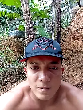 Snapshot of tayson_ chatting on February 13, 3:46 pm tayson online show from February 13, 3:46 pm