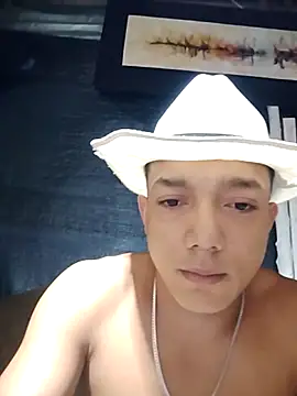 Snapshot of tayson_ chatting on April 20, 10:40 am tayson online show from April 20, 10:40 am