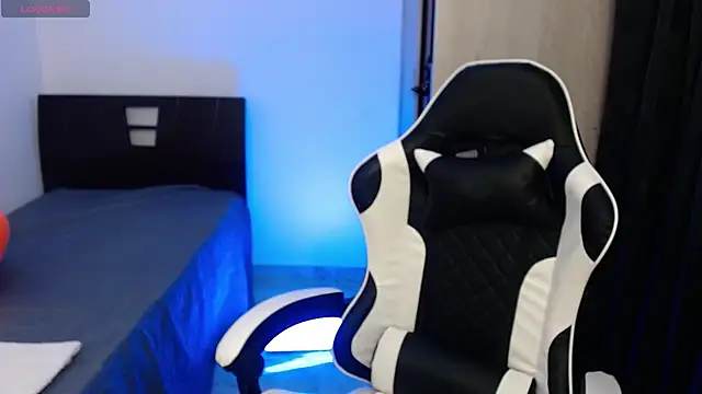 abigail monore  online show from April 25, 4:48 am