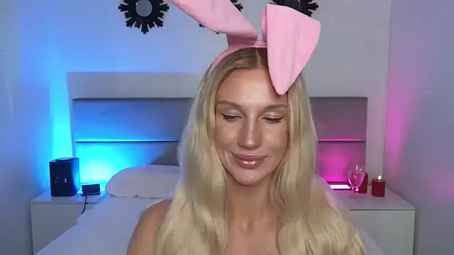 Snapshot of Megan_Kira chatting on May 24, 7:08 pm Megan Kira online show from May 24, 7:08 pm