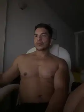 Snapshot of estebandelouis chatting on January 28, 3:47 am estebandelouis online show from January 28, 3:47 am