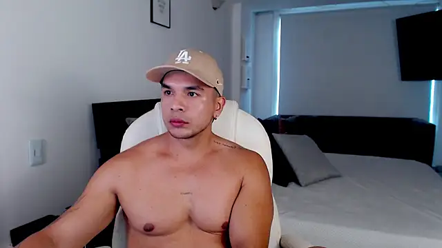 Snapshot of estebandelouis chatting on January 28, 12:22 pm estebandelouis online show from January 28, 12:22 pm